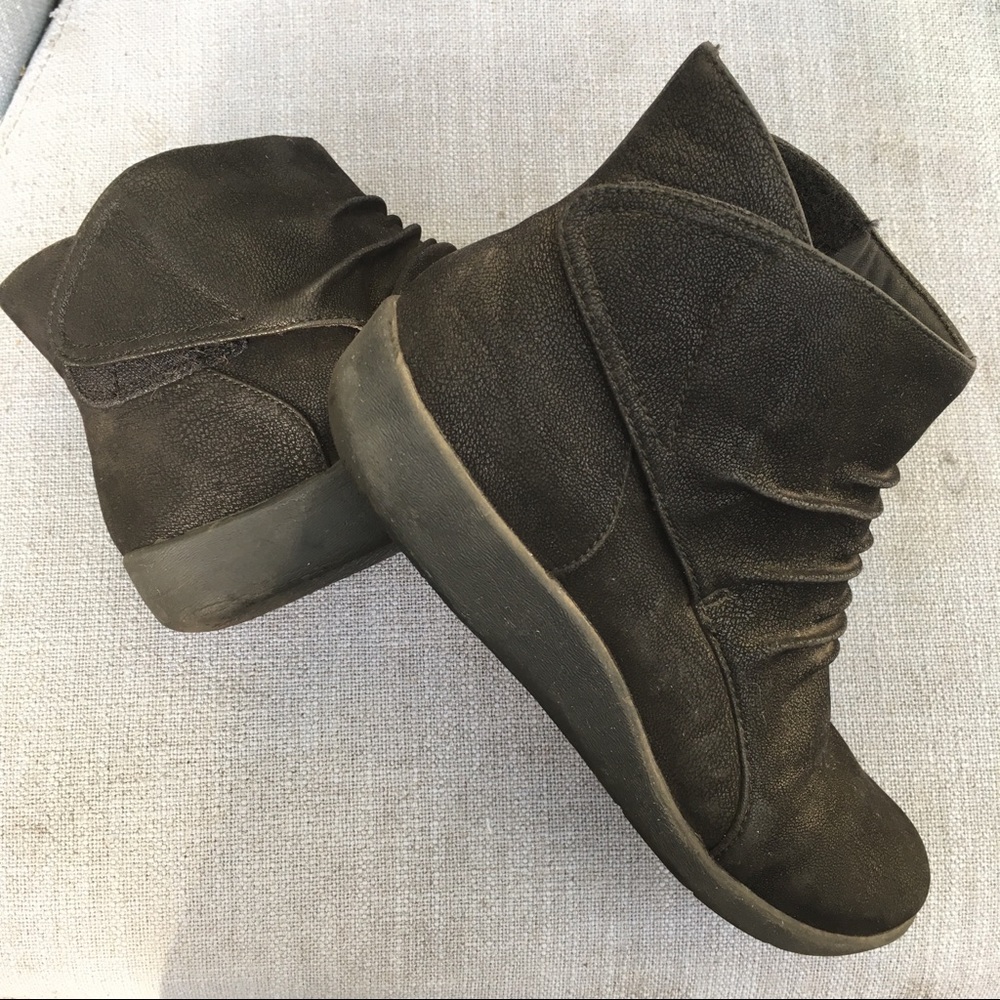 Clark’s Cloudsteppers Ruched Booties. Sz 7.5